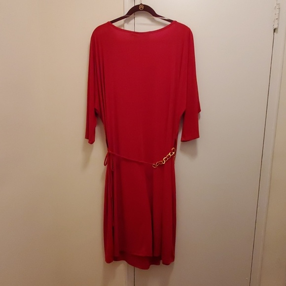 Red 3/4 sleeve dress with gold chain belt - Picture 4 of 4